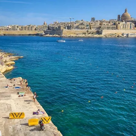 Relaxing Seaside Escape 1-bed Maisonette Near Sea