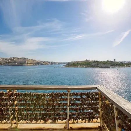 Relaxing Seaside Escape 1-bed Maisonette Near Sea Sliema