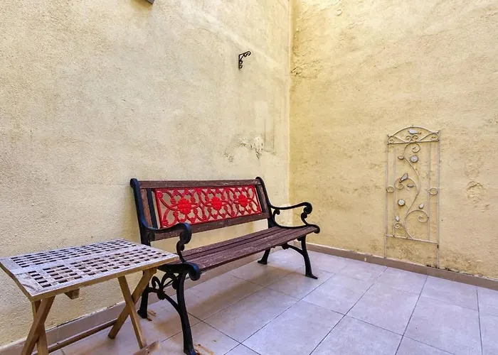 Relaxing Seaside Escape 1-bed Maisonette Near Sea 斯利马