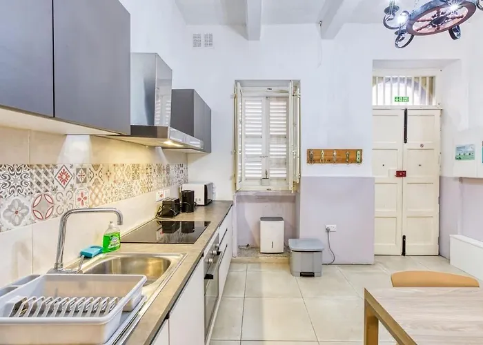 Relaxing Seaside Escape 1-bed Maisonette Near Sea *