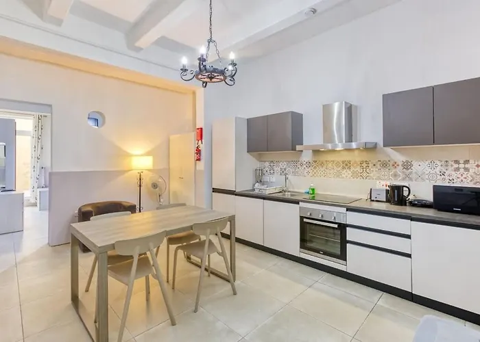 Relaxing Seaside Escape 1-bed Maisonette Near Sea Apartament