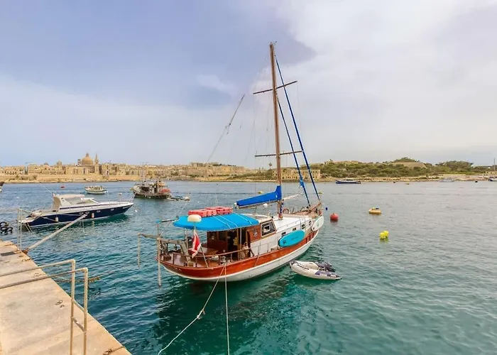 Relaxing Seaside Escape 1-bed Maisonette Near Sea Apartament