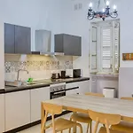 Relaxing Seaside Escape 1-bed Maisonette Near Sea סליאמה
